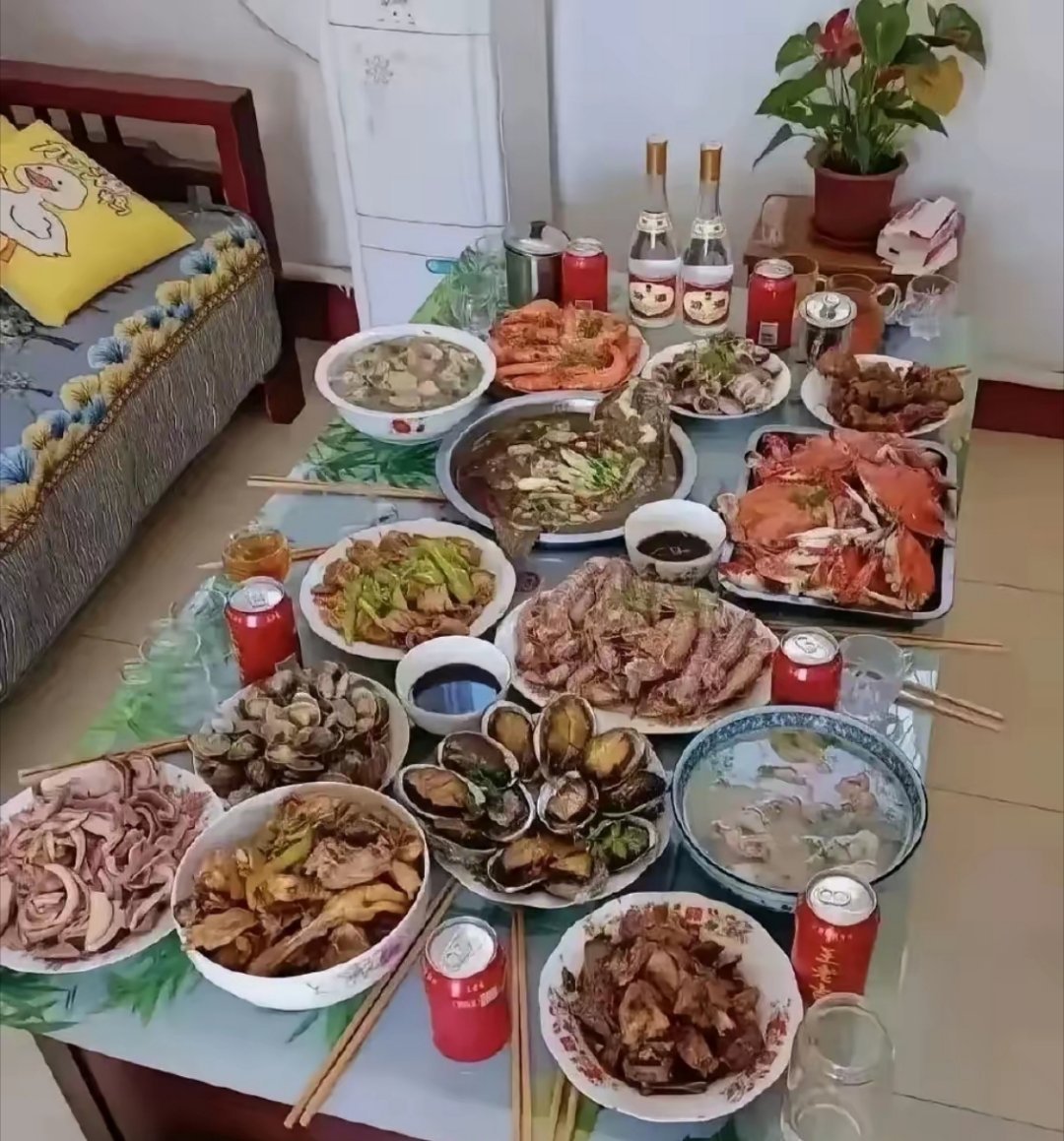 从这一桌子菜上，你能判断是什么地方的吗？ 