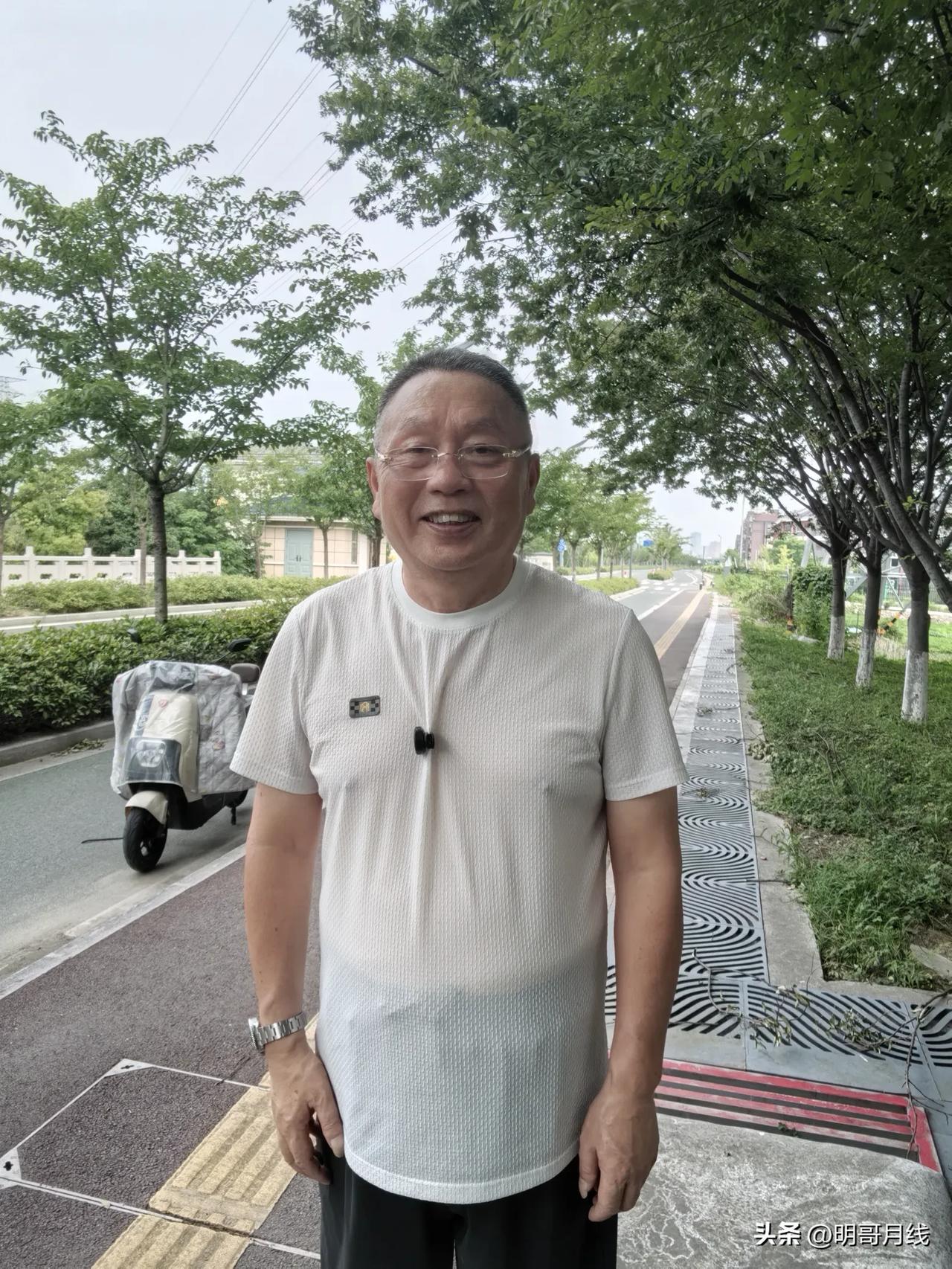 老年人的孤独只有自己扛

年轻时日日热闹，身边朋友成群、儿女绕膝，日子忙得脚不沾