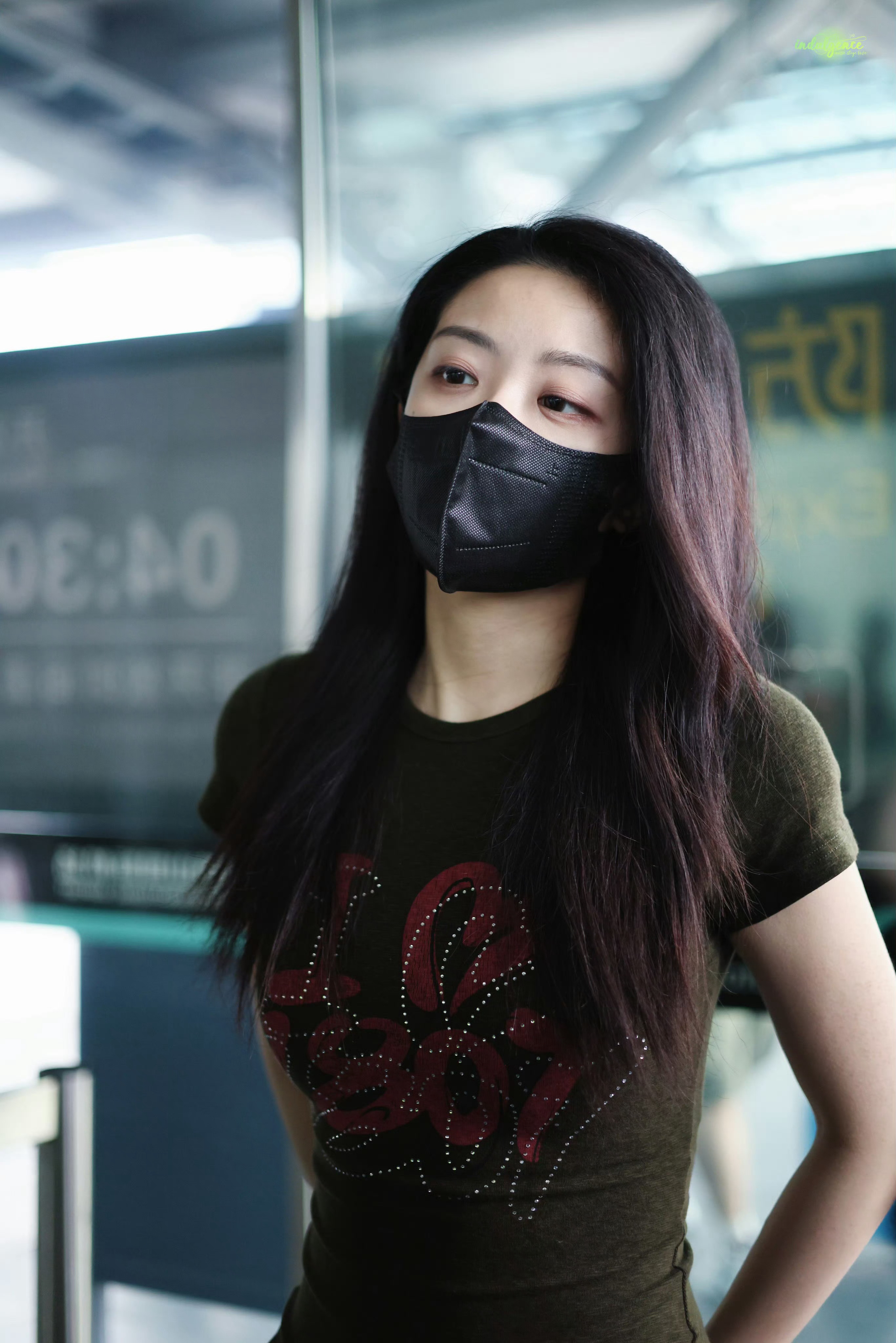 芝士娱乐 所有人感受今日份喻言的机场路透‼️好帅好美的啊 喻言 cr：见水印 