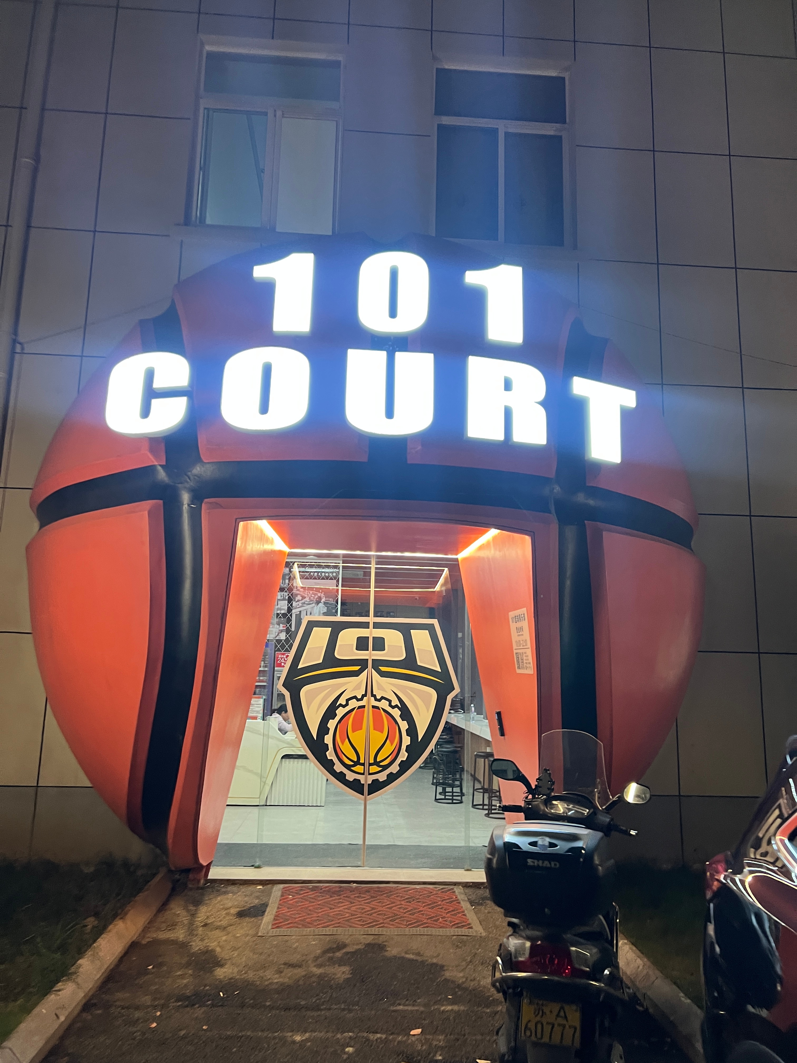 今天解锁一个新场地，结交一些新朋友。  ​​​