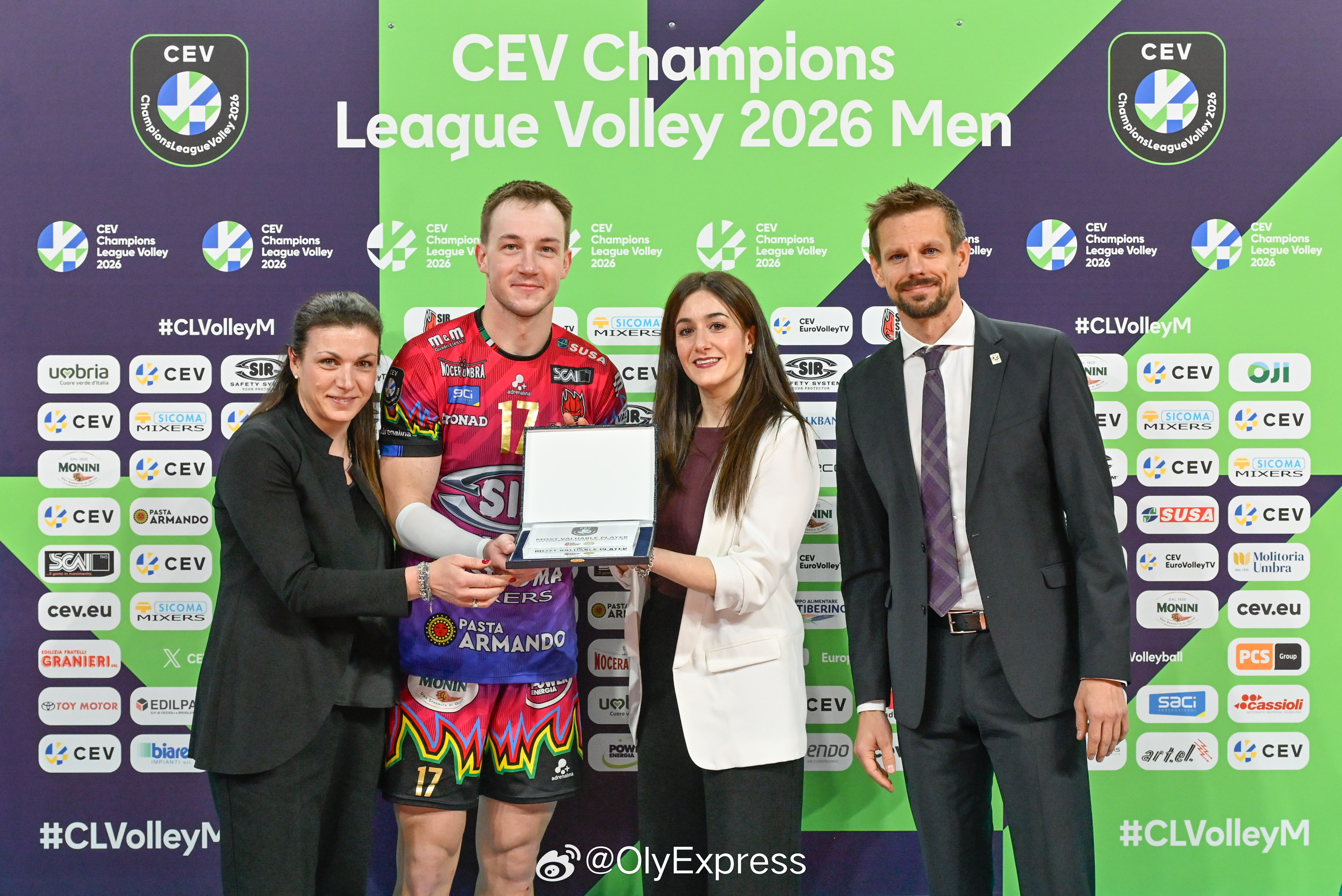 【欧冠男排佩鲁贾零封拉斯帕尔马斯进四强】国际排坛战报速递 4月1日佩鲁贾，欧冠男