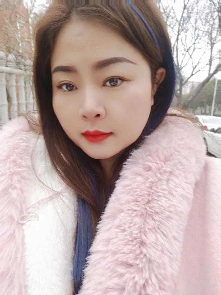 虽然知道说了没用，但每次看老公洗澡的时候，我都会告诉他，那里有沐浴露，挺贵的，质