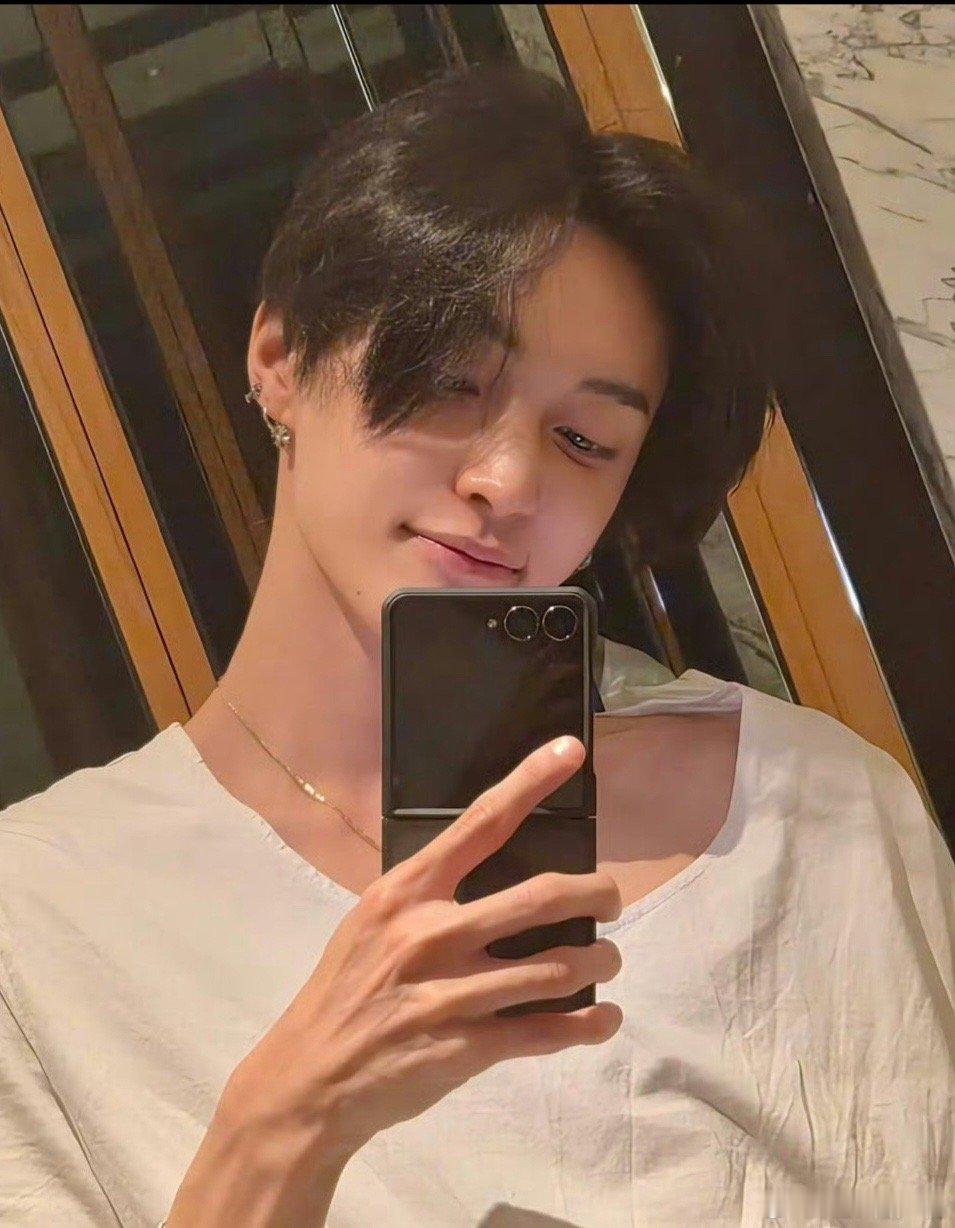 真没人觉得李相沅长的好像朴元彬吗？ ​​​