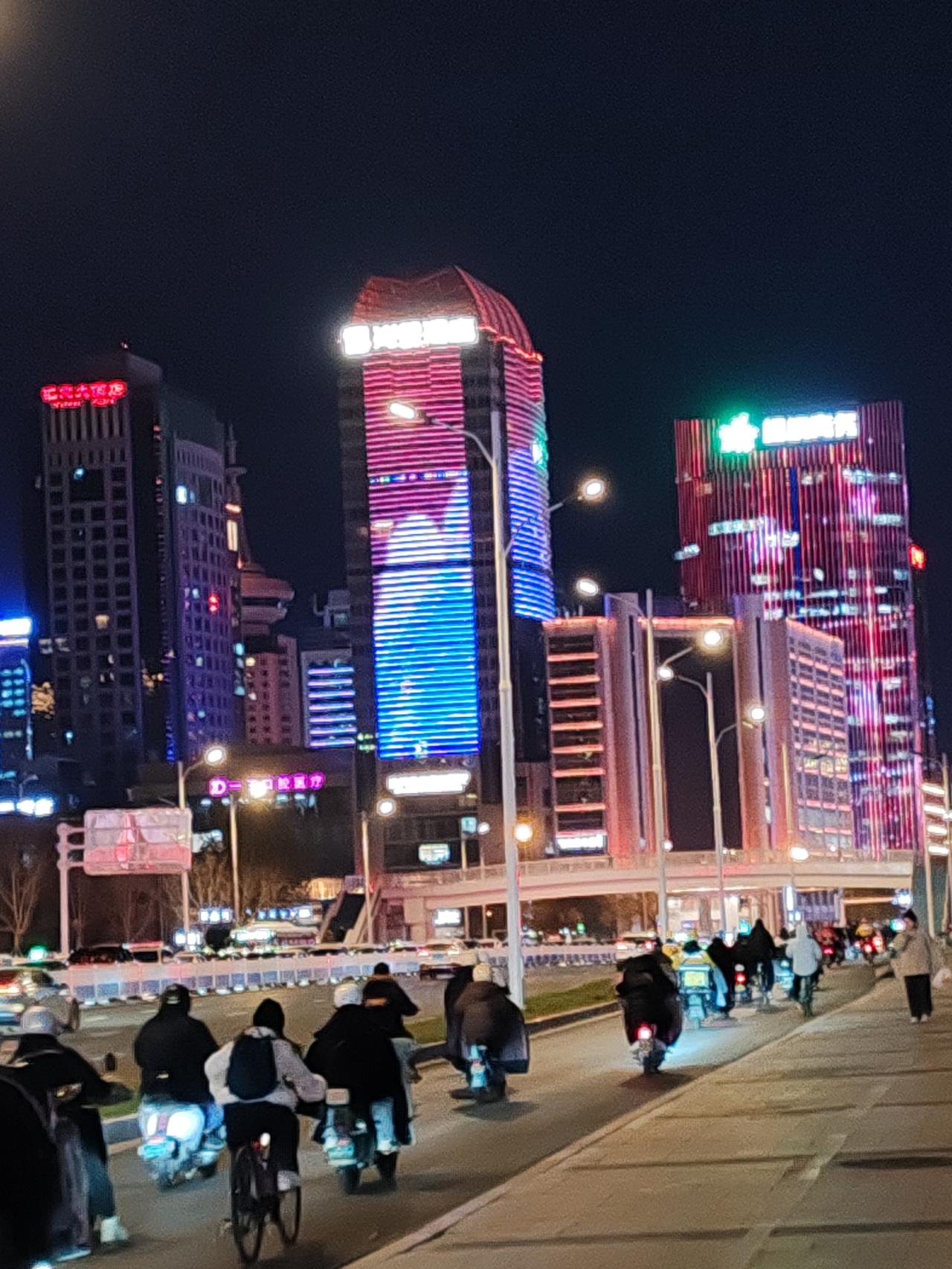 人活着，图的就是个开心。既然你觉得这样活着好，那就这般活着吧。你挣钱的意义，在于