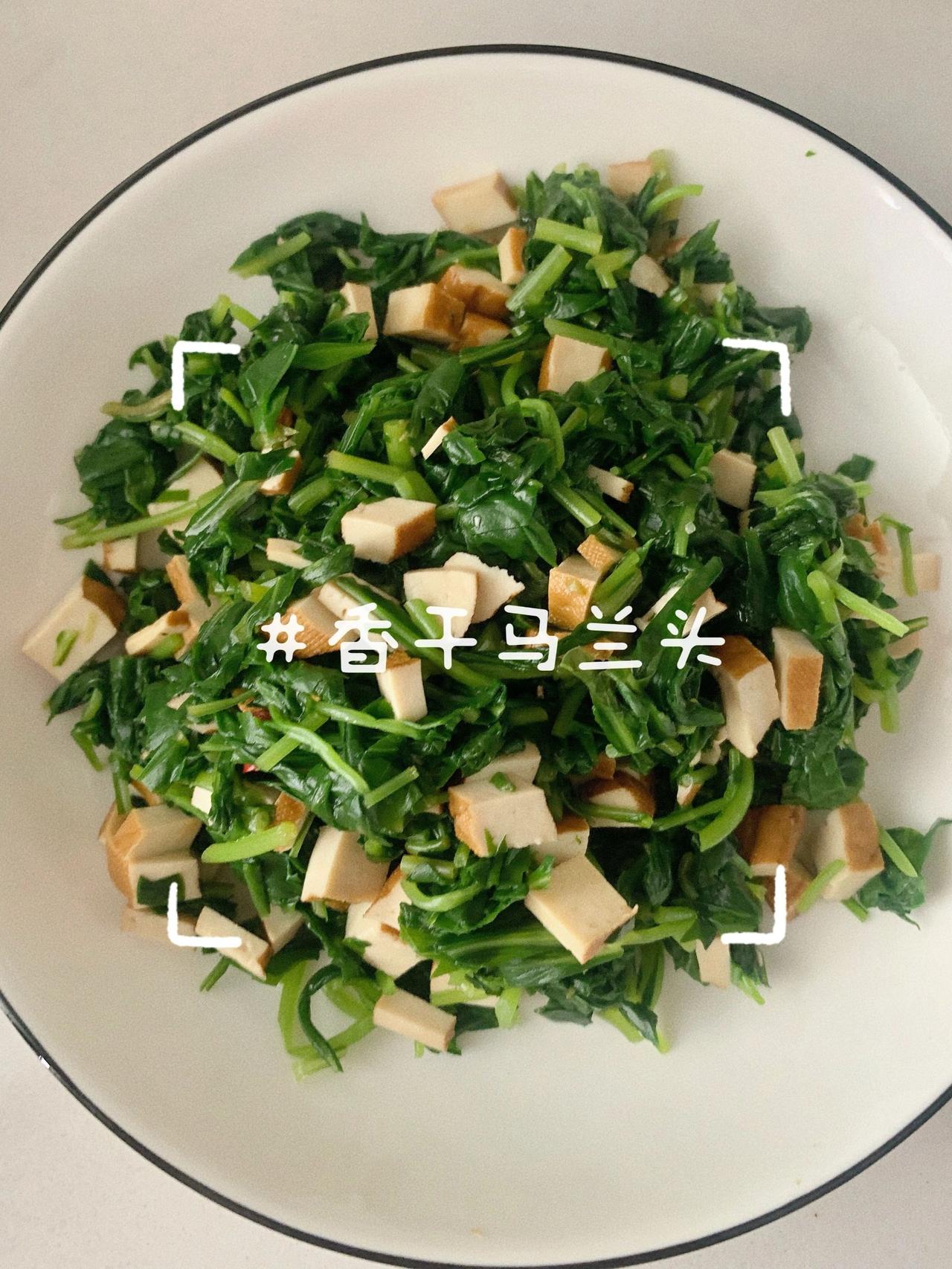 凉拌马兰头，夏天清热降火的凉拌菜
马兰头应该是清明左右的时令菜，最完美的搭配是和