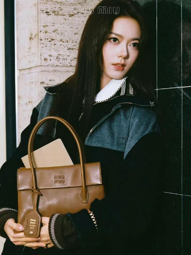 赵今麦 Miu Miu新物料，时尚持续发力，miu很宠赵今麦