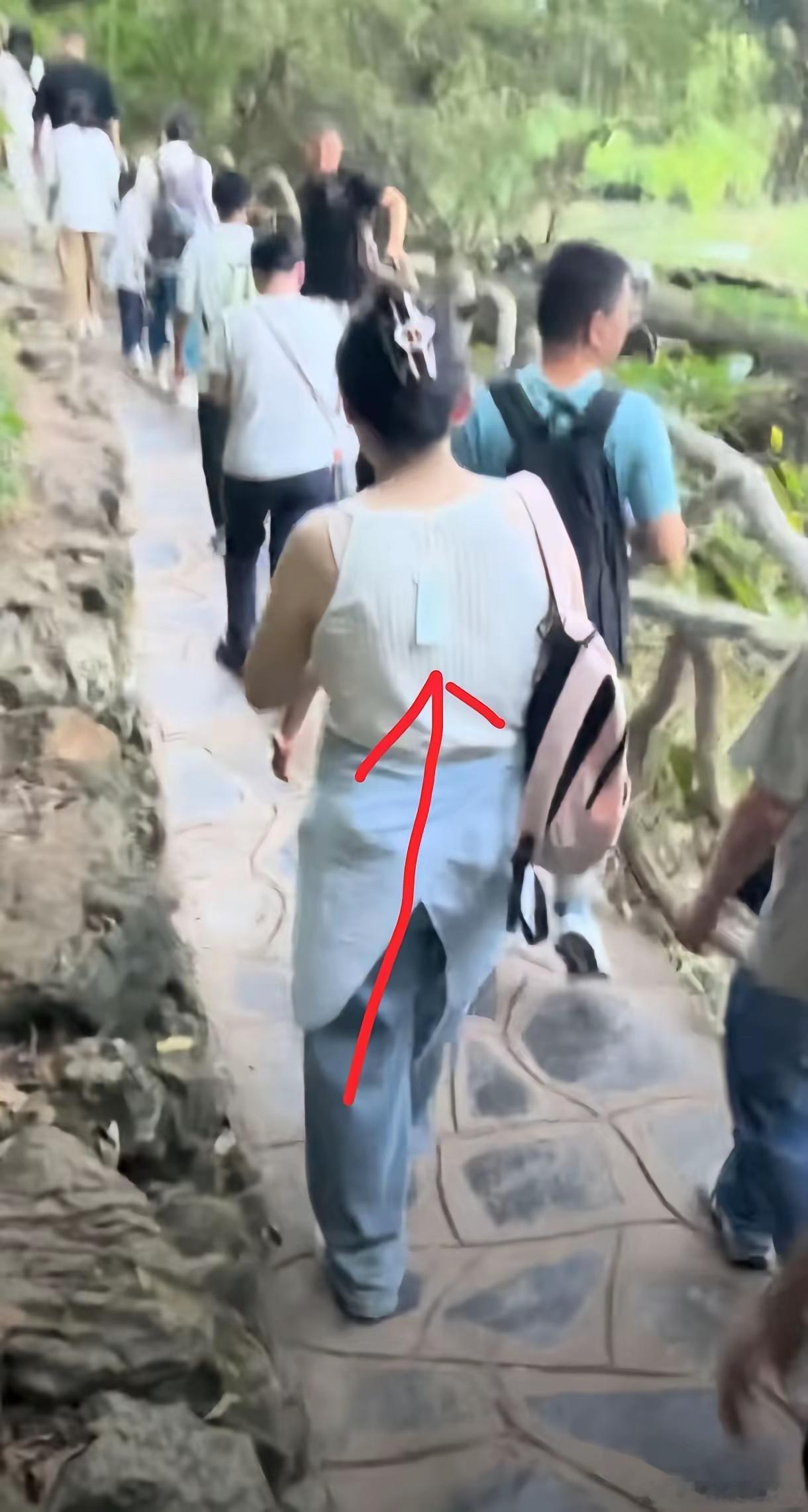 国庆假期过半，不知道节后女装退货率会不会暴涨？[允悲] ​​​