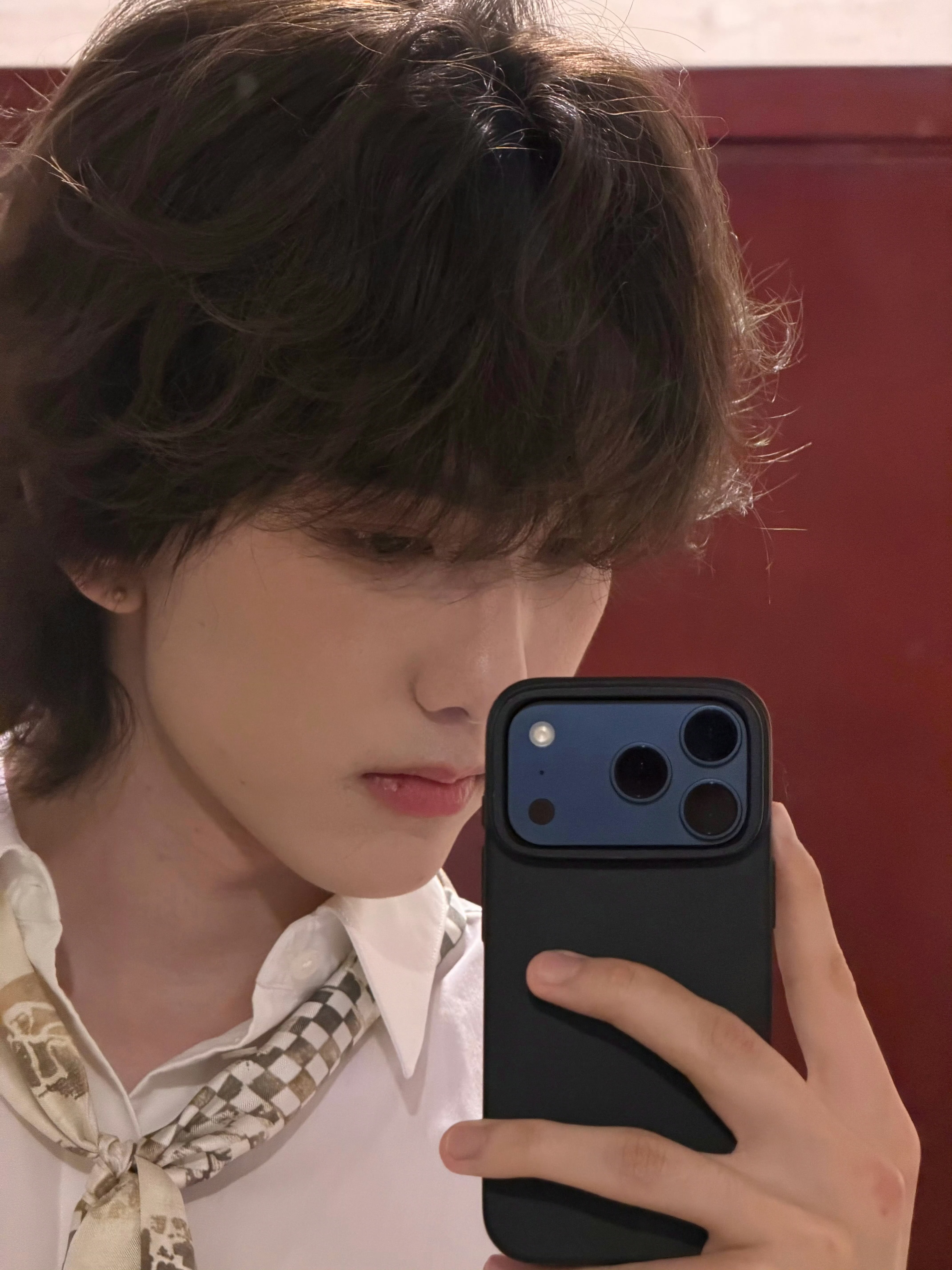 这里有一个非常擅长对镜拍的男孩。📷马柏全好会对镜拍