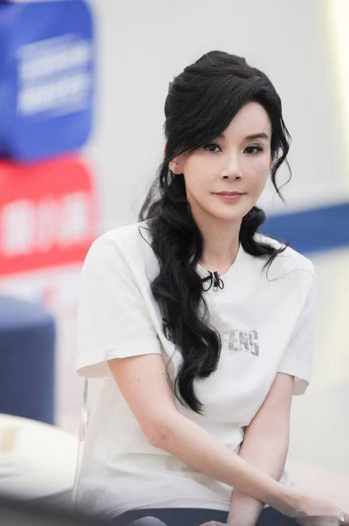 萧蔷最大的烦恼就是充实乘风2026自带优雅风骨，心怀通透人生，萧蔷每一帧都尽显岁