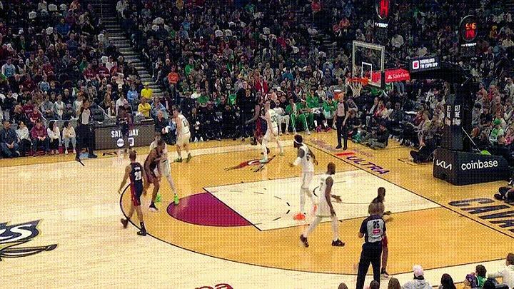 你敢信36岁的哈登换了第六支球队，居然把骑士直接抬进了东部争冠序列。
 
上月刚