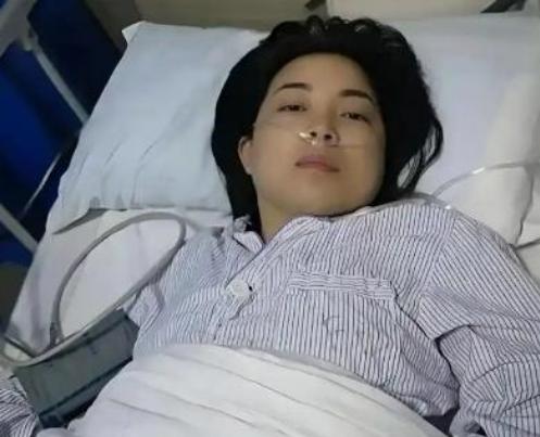 江西一户普通农家里，24岁的女儿因重病离世。她的未婚夫前后拿出30万元救命钱，陪