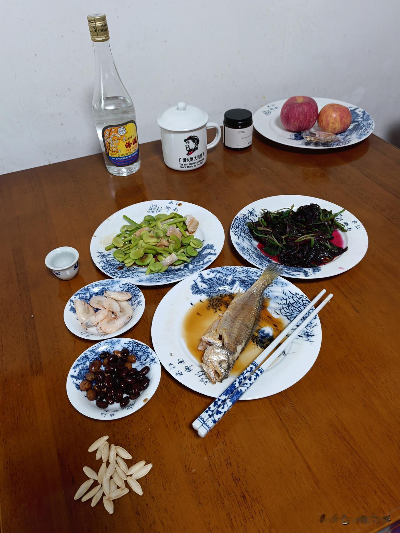 上午看了周边两个农家小院，一个是农民宅基地院子，一个是农村集资房，这些房子都没有