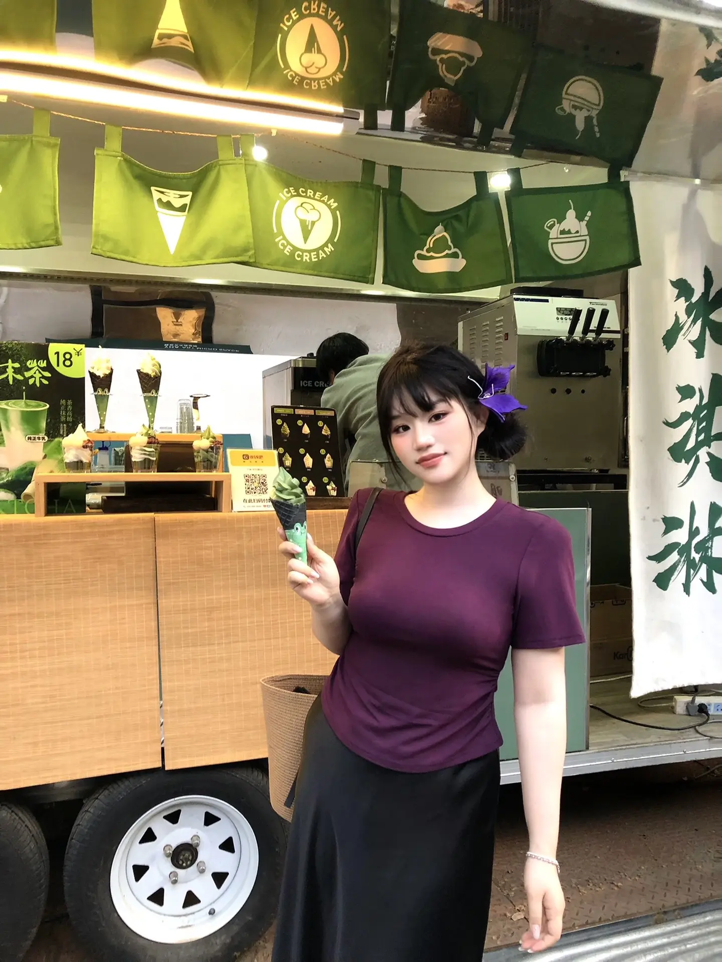 背后露腰小上衣是真的瘦。