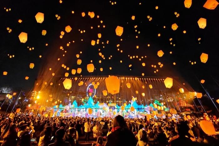 元宵节将至，去哪儿玩？《梦回西楼》的经典震撼、《西游大联欢》的持续欢乐、祈福千灯