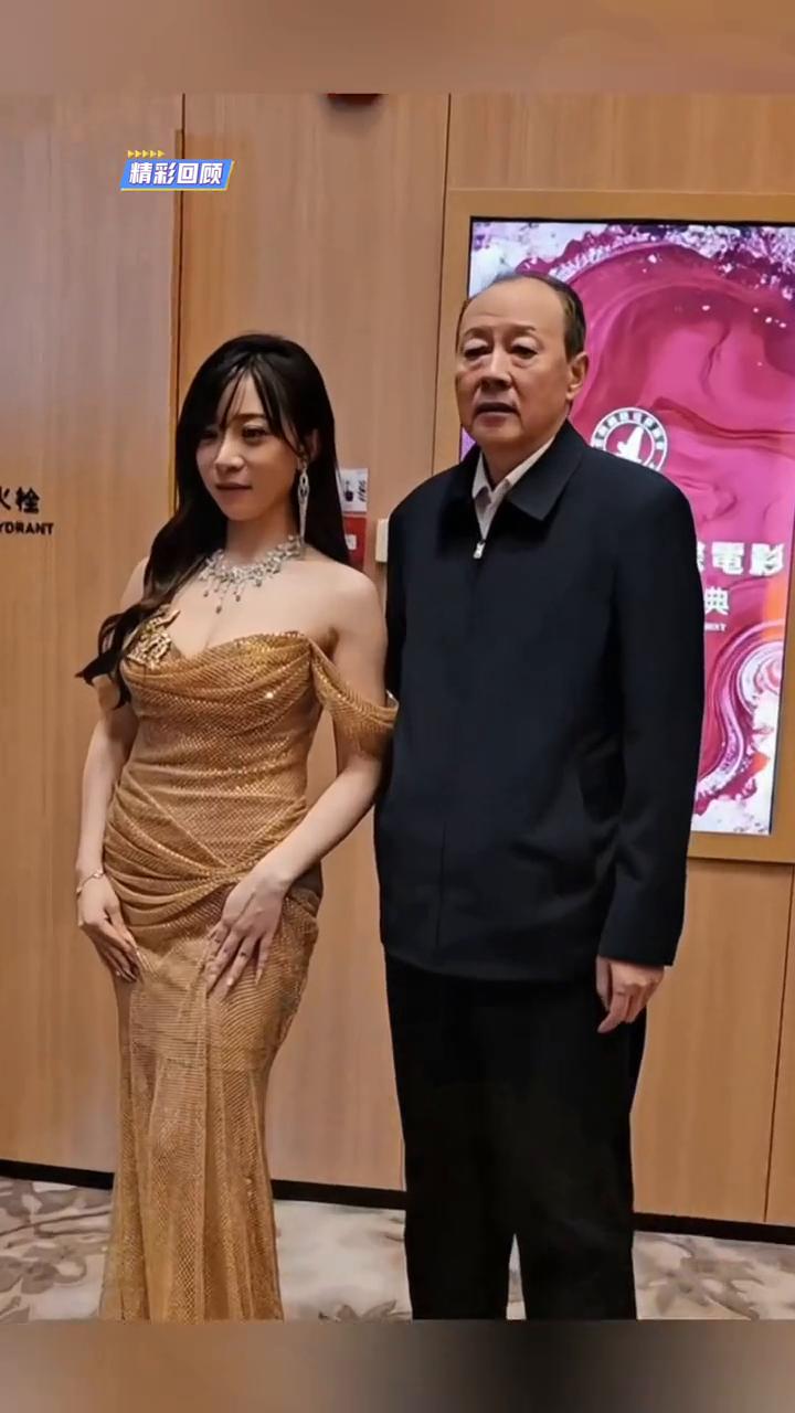 精彩回顾：不羡鸳鸯不羡仙，羡慕侯总每一天，这外语得学。
喜欢就点个关注吧！