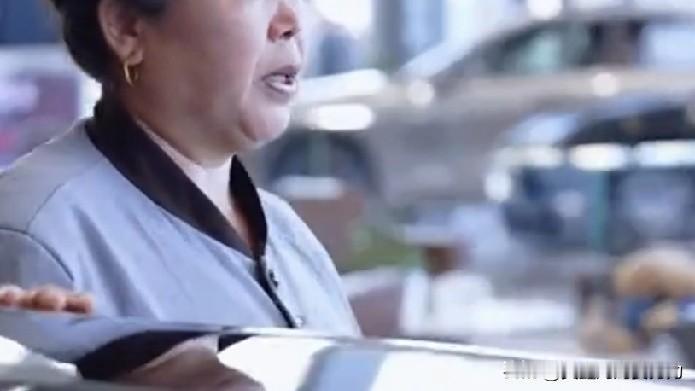 年龄不是问题，保洁阿姨也一样可以干销售，真诚又朴实。

据视频11月5日报道，哈