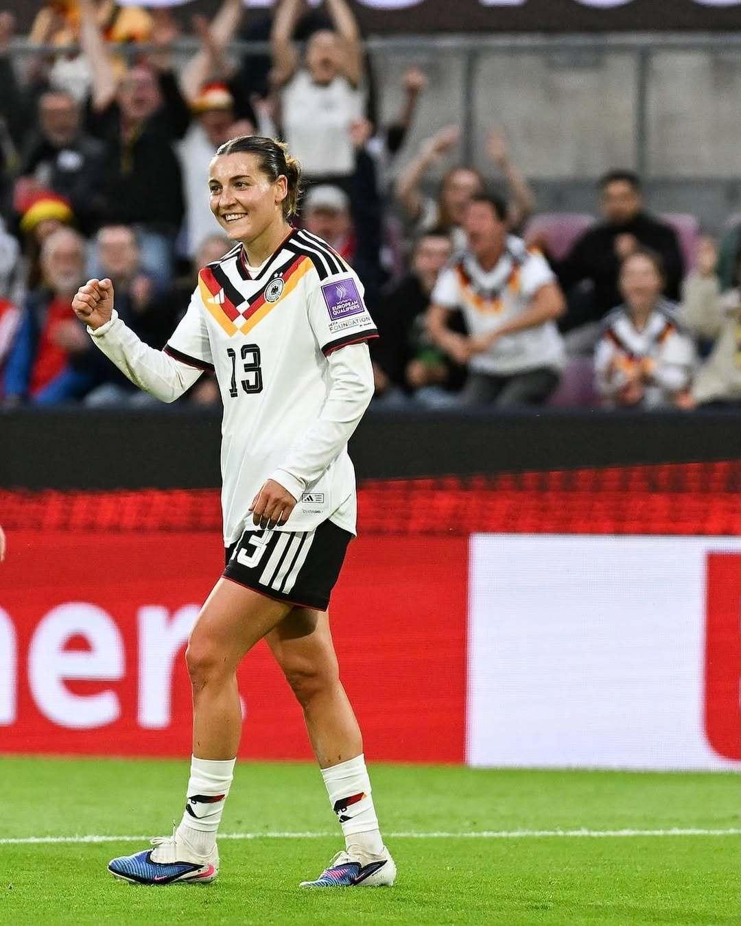 🇩🇪世界杯欧洲区预选赛第5轮，瓦姆泽为德国女足首发出战并打入一粒进球，帮助球