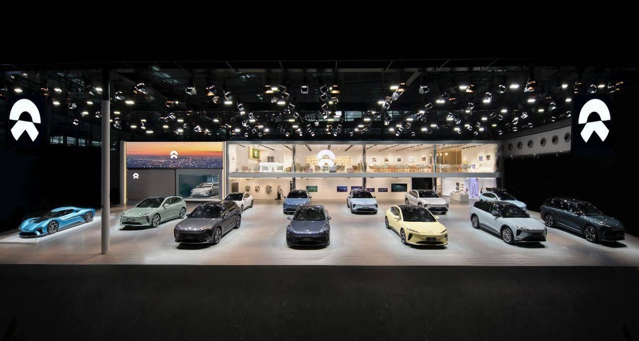 彻底开挂！
2025年1月，蔚来整体销量7951辆；
2025年2月，蔚来整体销