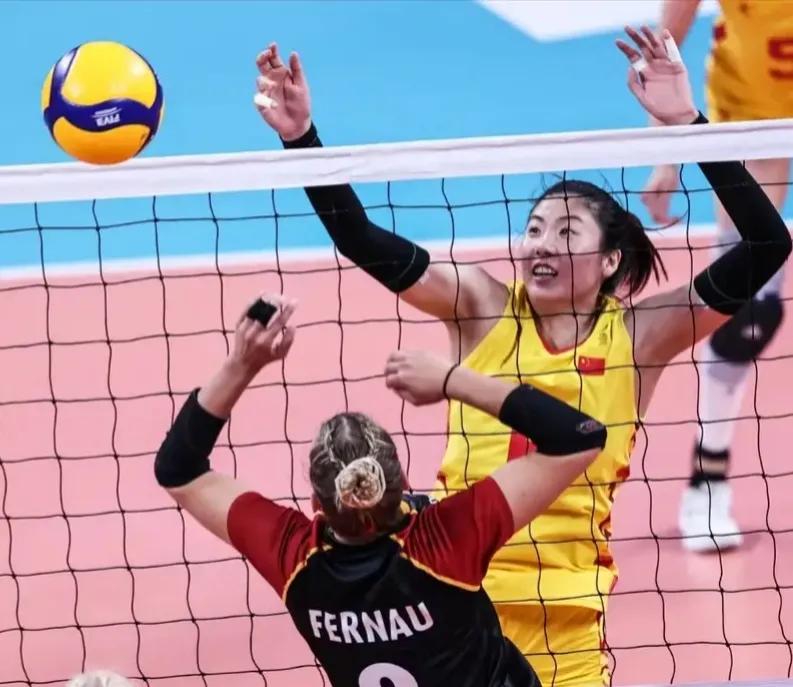 高意，凤尾变鸡头

大运会女排比赛，中国队3:1战胜德国队。

拦网一项，中国女