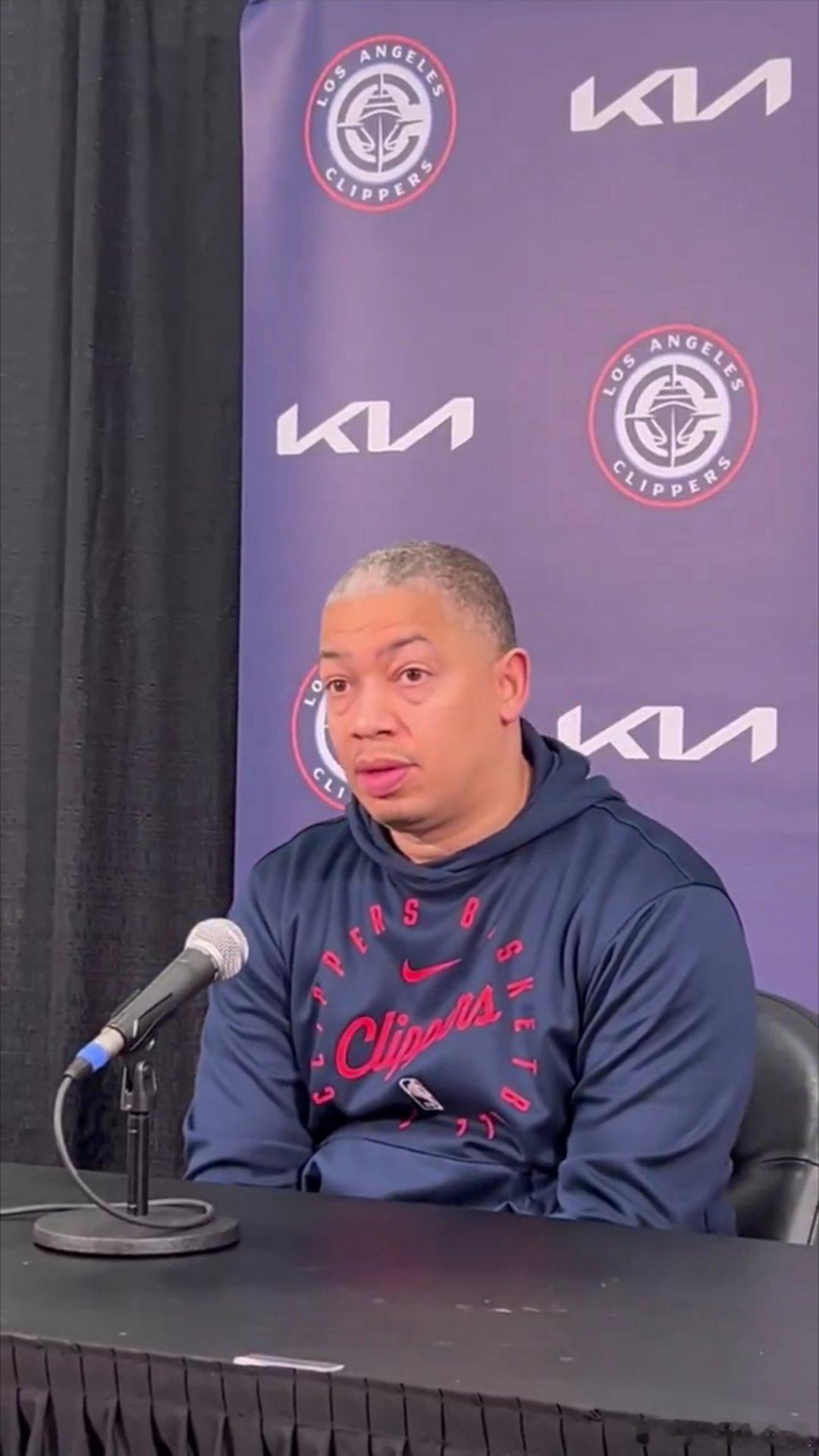 哈登今日缺席客场对阵雷霆的比赛。泰伦-卢赛前表示，哈登目前的状态为每日观察，他的