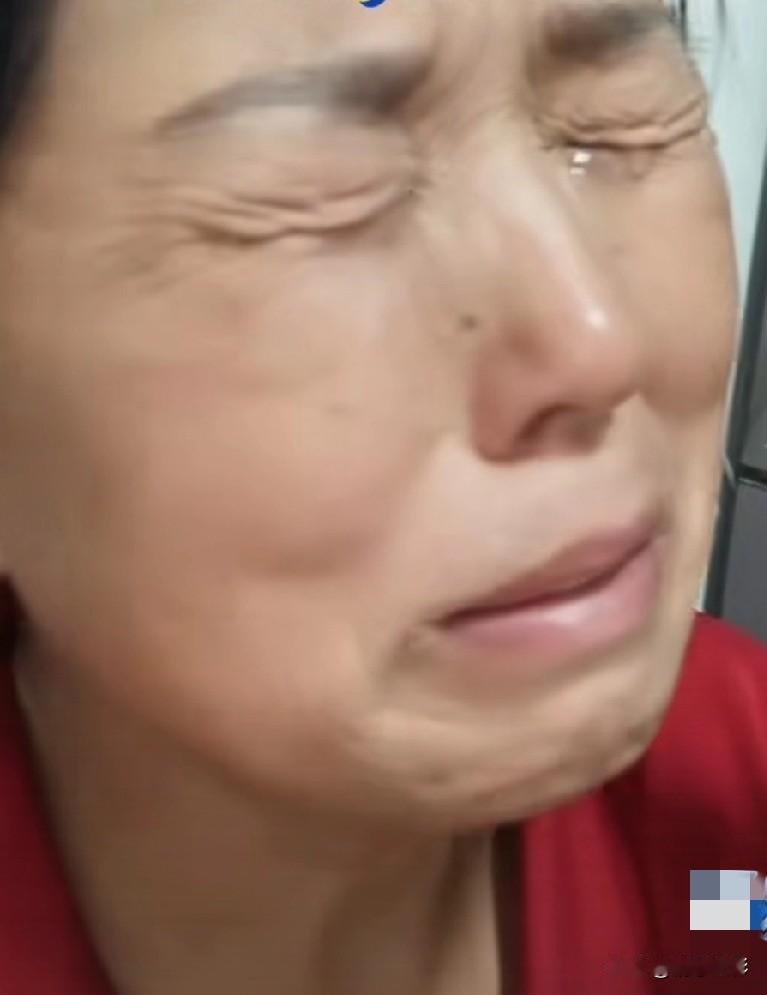 是不是很多年老病弱的父母都经历过这令人寒心的场景。

母：“儿子”（母亲轻声细语