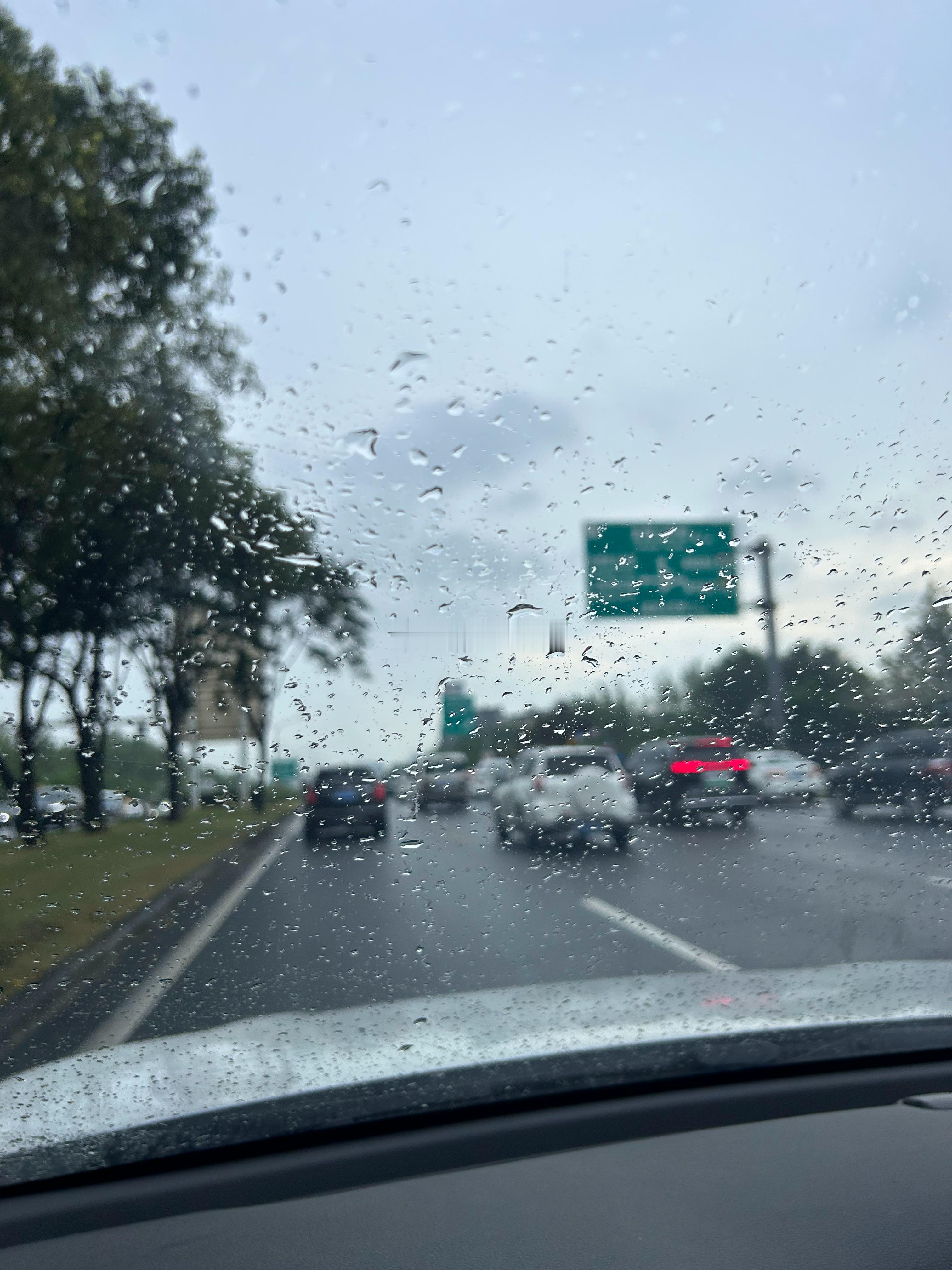 下雨，周一，堵车 