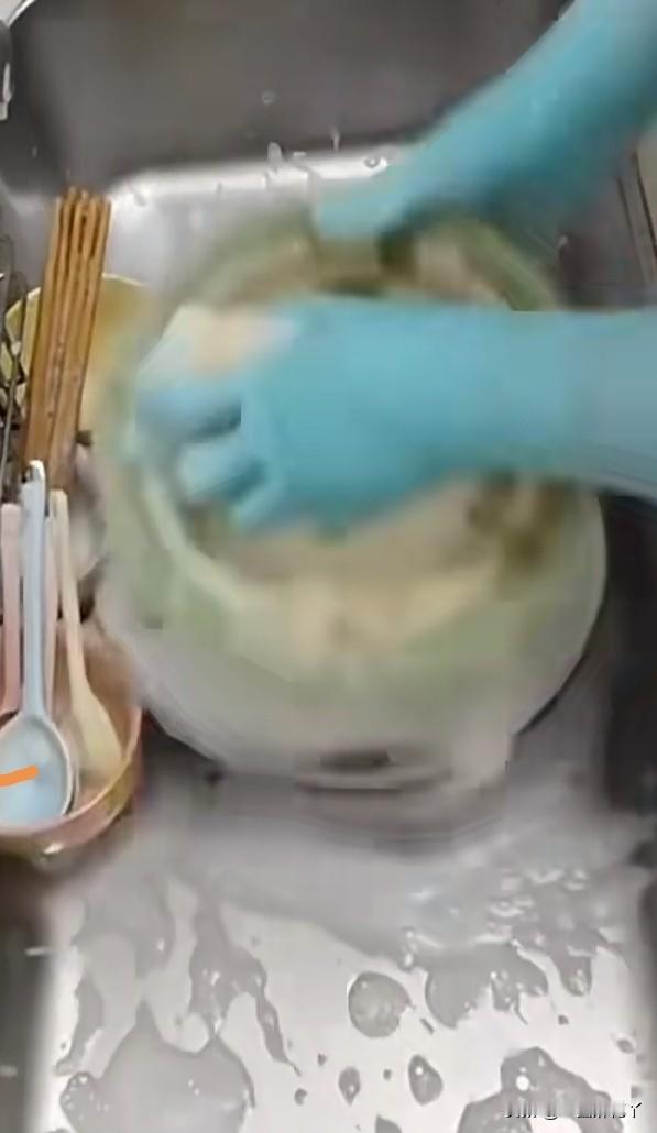 亲们，你们用丁晴手套都是一次性的吗？用一次就扔了？
我怎么有点儿舍不得啊，用一次