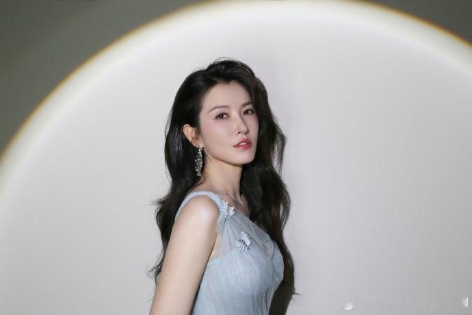 徐洁儿仙品  看了徐洁儿得了恋洁癖 嗓音空灵绝美，舞台意境直接拉满 