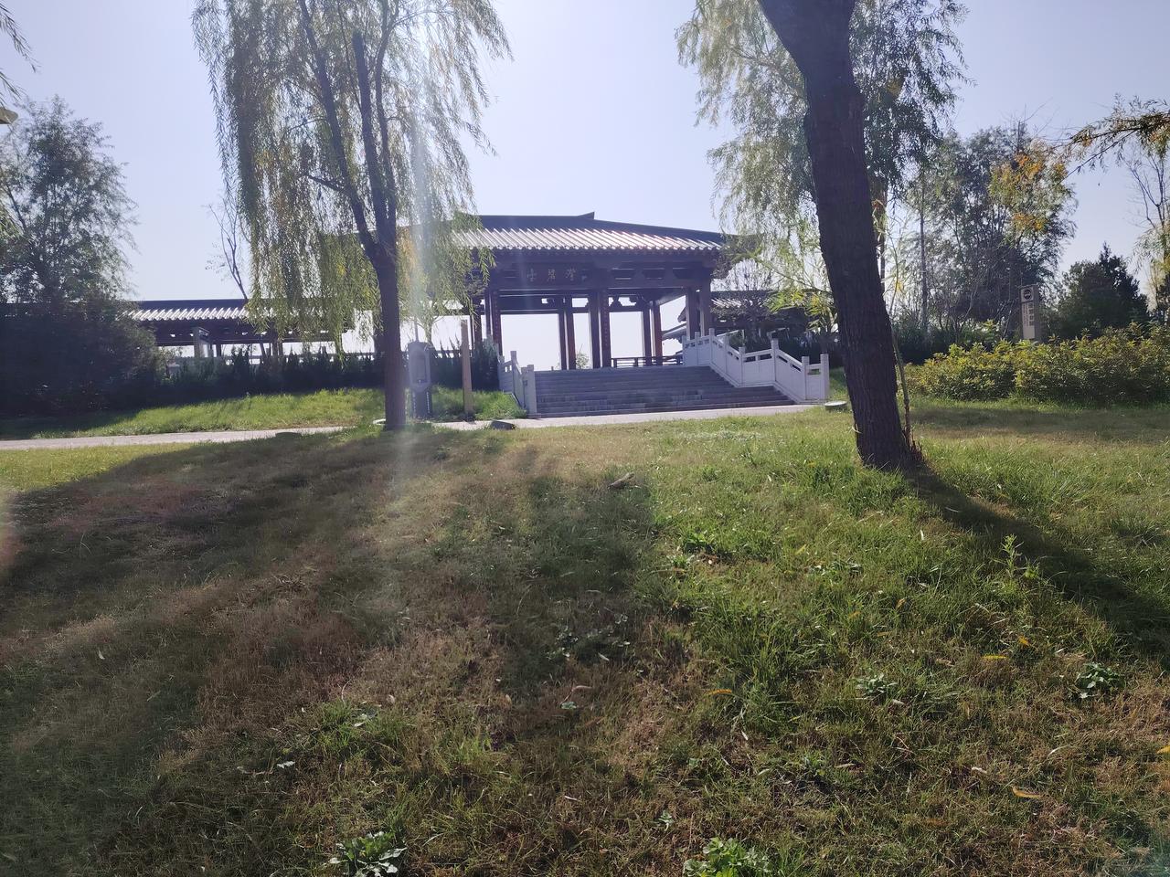 员工工作失误遭到投诉
影响了公司形象怎么办
老张是一位男员工
在公园打扫卫生间