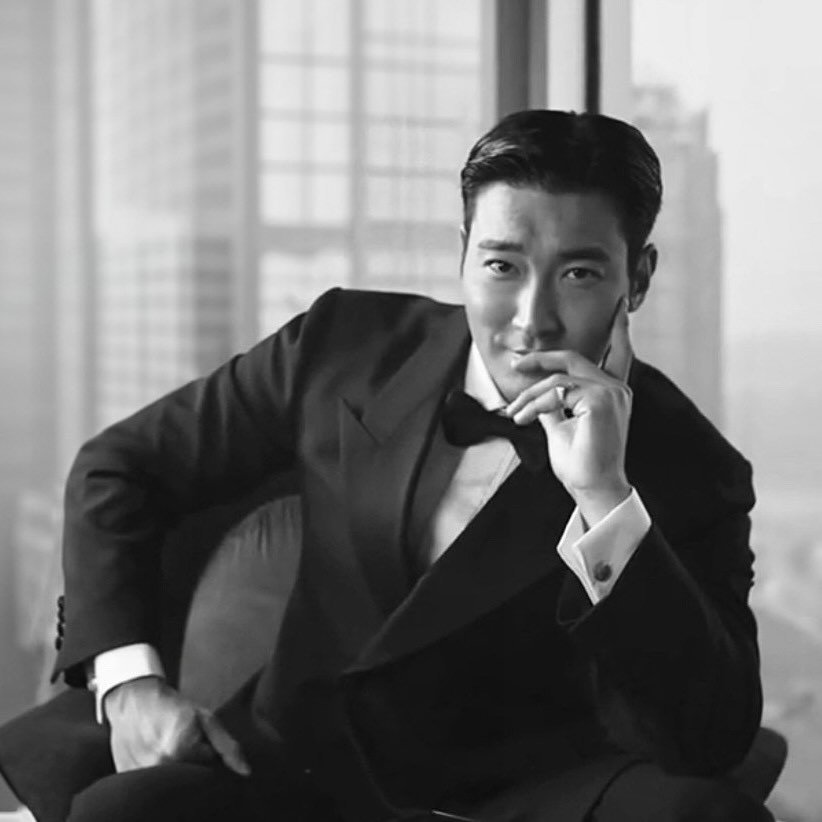 “CB百蓝_。260106崔始源 IG头像更新： 