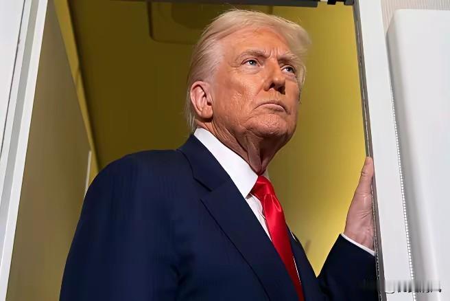 如何看待特朗普支持蒸汽弹射美国的电磁弹射就是个残废，老特不说支持蒸汽弹射他还能怎