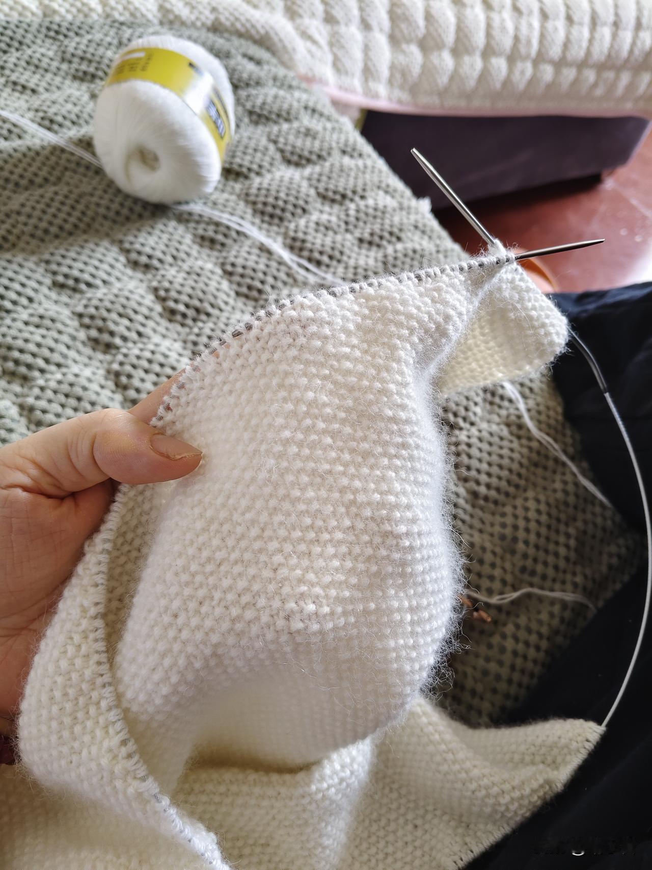 别看我退休了，整天就在家待着，但我整天忙得木有一点空闲。为什么涅？

因为我儿子