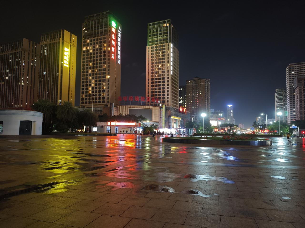 成年人越早看透一条底层人性逻辑，越容易逆天改命：
这个世界原本没有任何规则，聚集