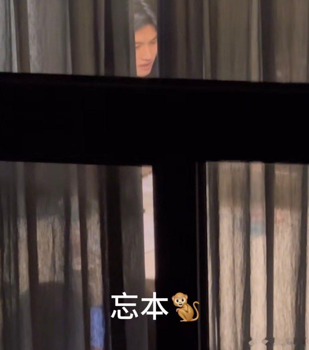 云旗抽烟云旗室内抽烟 曝云旗室内抽烟，这都能拍到云旗 嫂子