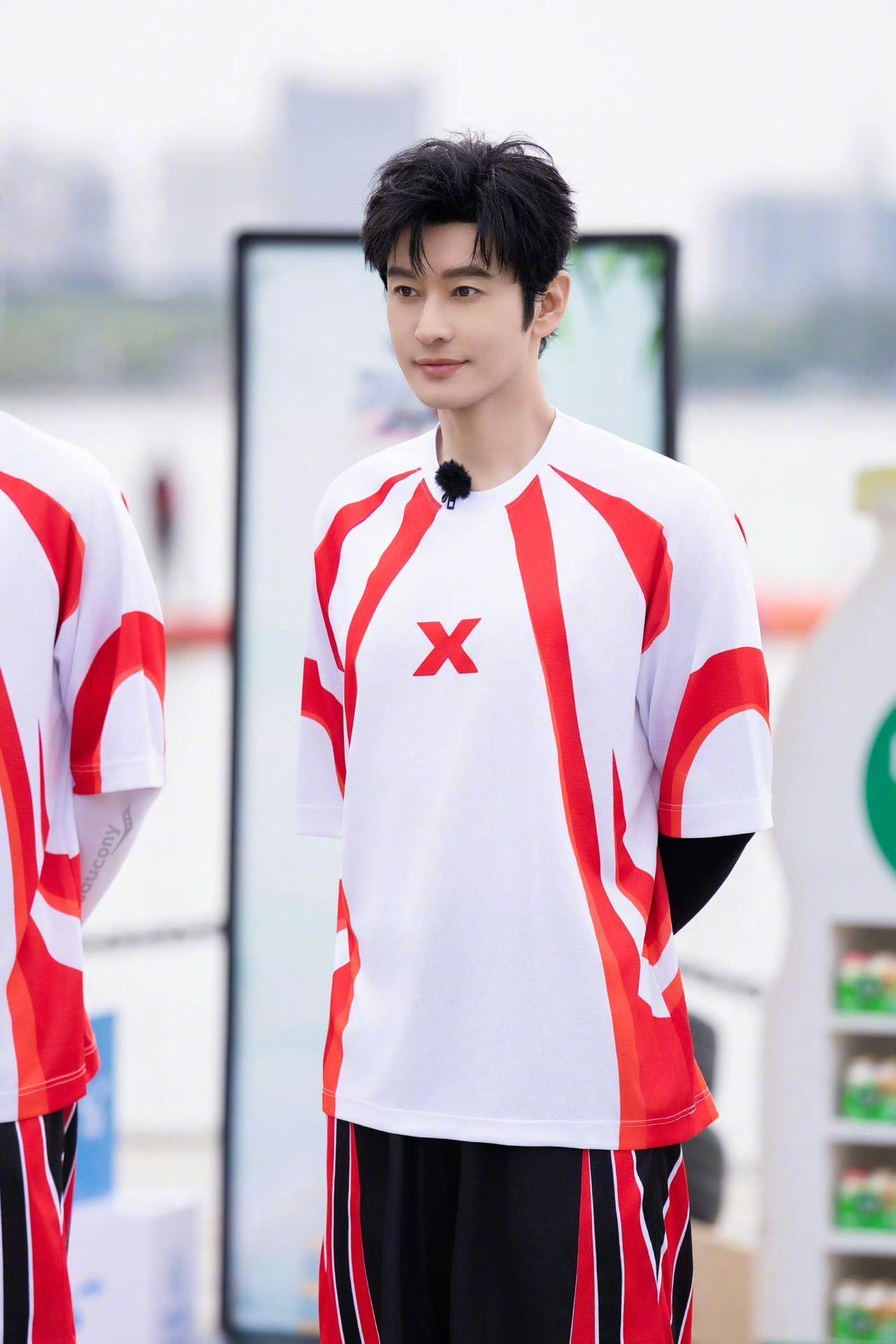 #黄晓明7月好忙#晓明哥真不愧称为娱乐圈的劳模，这作品真是不停，而且每一个都是精