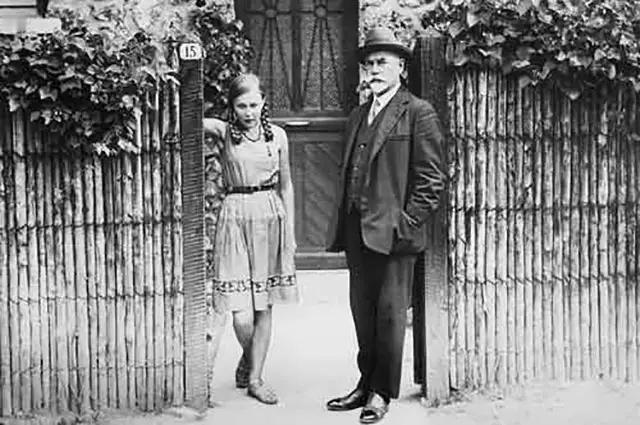 俄国白军名将邓尼金，从苏联时期的坏蛋变成了现在的民族英雄爱国者，时代在变，评价也