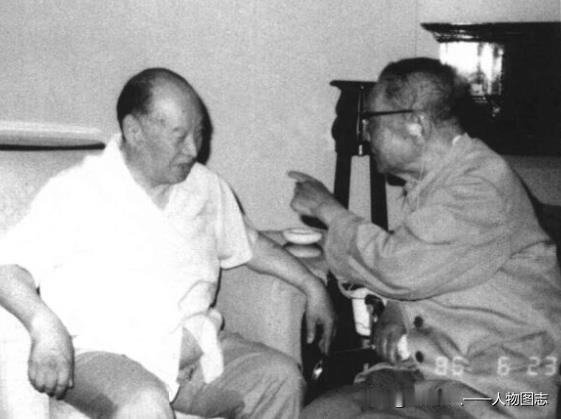 1985年夏天，朱良才夫妇到彭真家做客。老战友相会，格外亲切。讲起了晋察冀边区的
