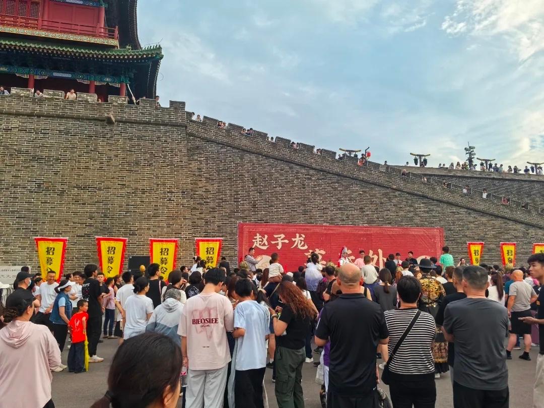 【谁来谁上瘾！正定“子龙出征”活动现场氛围感拉满】这个端午假期，古城正定热度爆棚