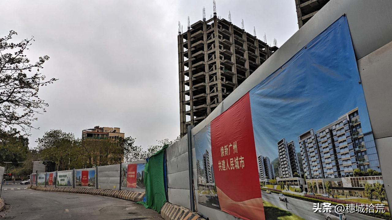 路过天河岑村车管所，一夜间，对面火炉山脚成片的村屋已全部夷为平地！只有以前考驾照