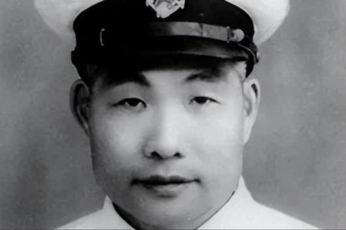萧劲光是湖南长沙赵洲港人。在上世纪60年代，全国各地有过一阵改名风，萧劲光的老家