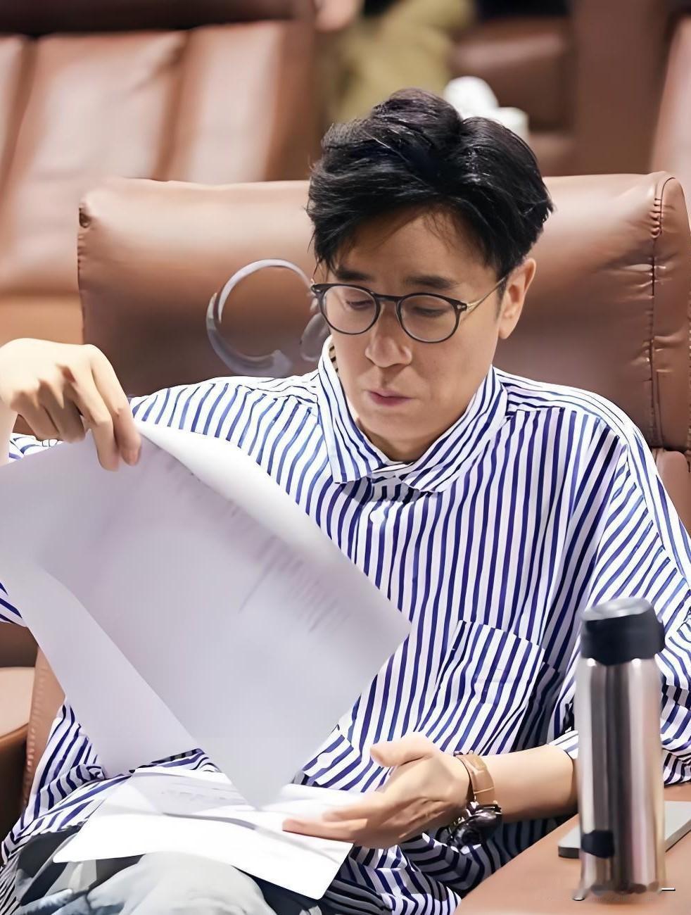 《八千里路云和月》有个不寻常，

不是题材与众不同，

也不是剧情独树一帜，单就