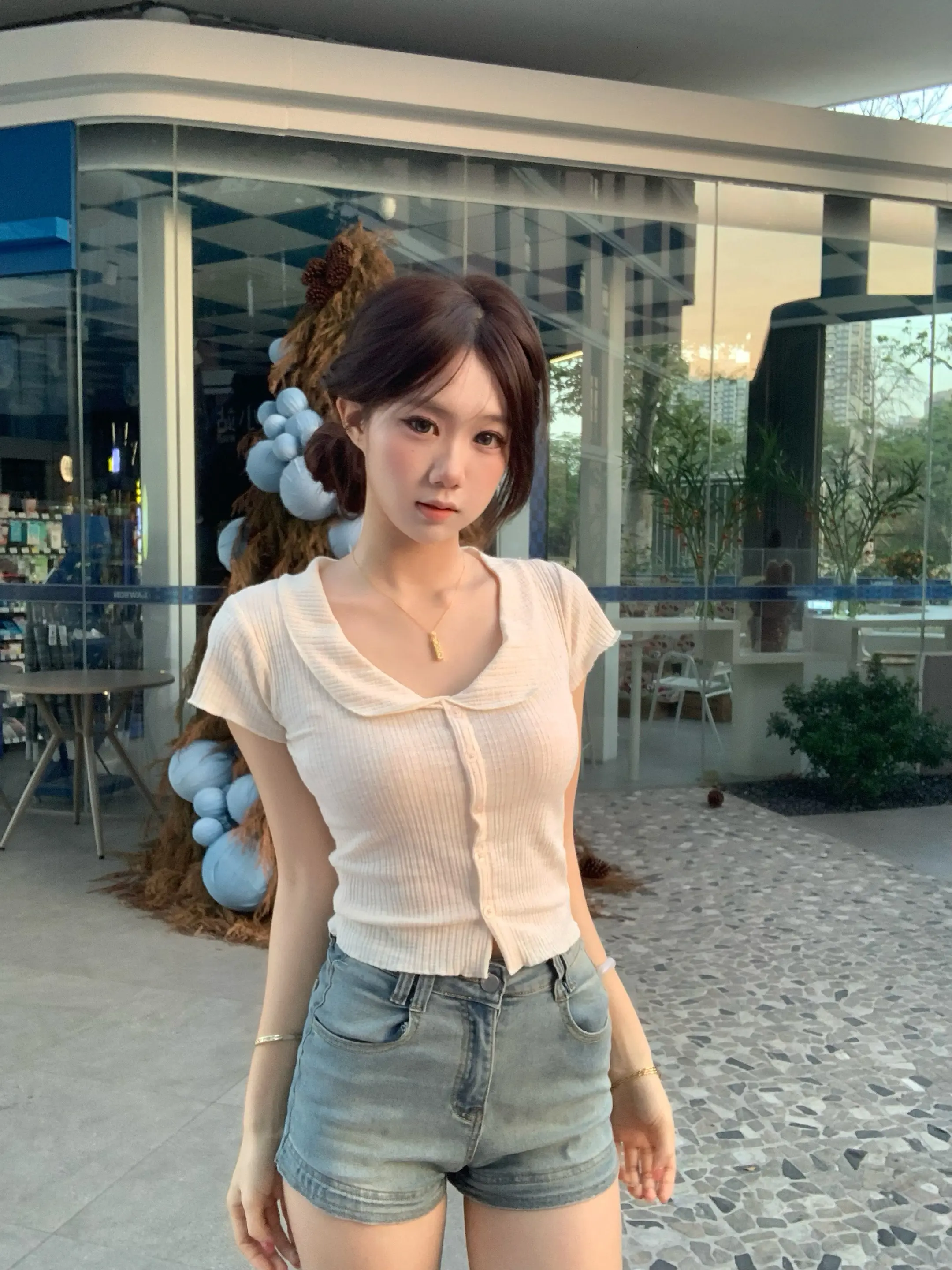 这个世界太随便了 语言也没有什么重量 什么都可以随便 人也是