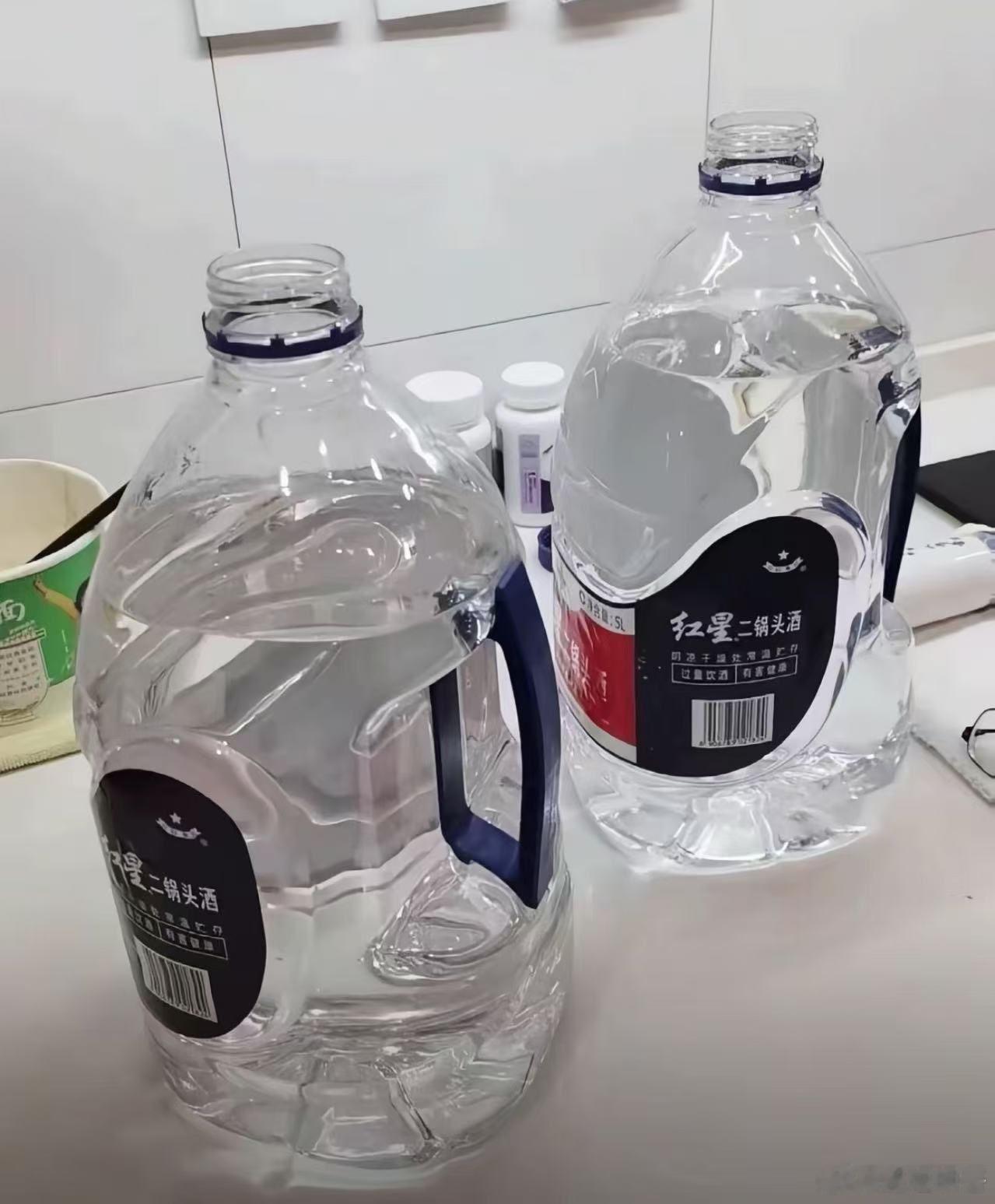 大半夜真是被我家队友撒比了！今天让我家那个队友去超市带两瓶5L的桶装水来预防明天