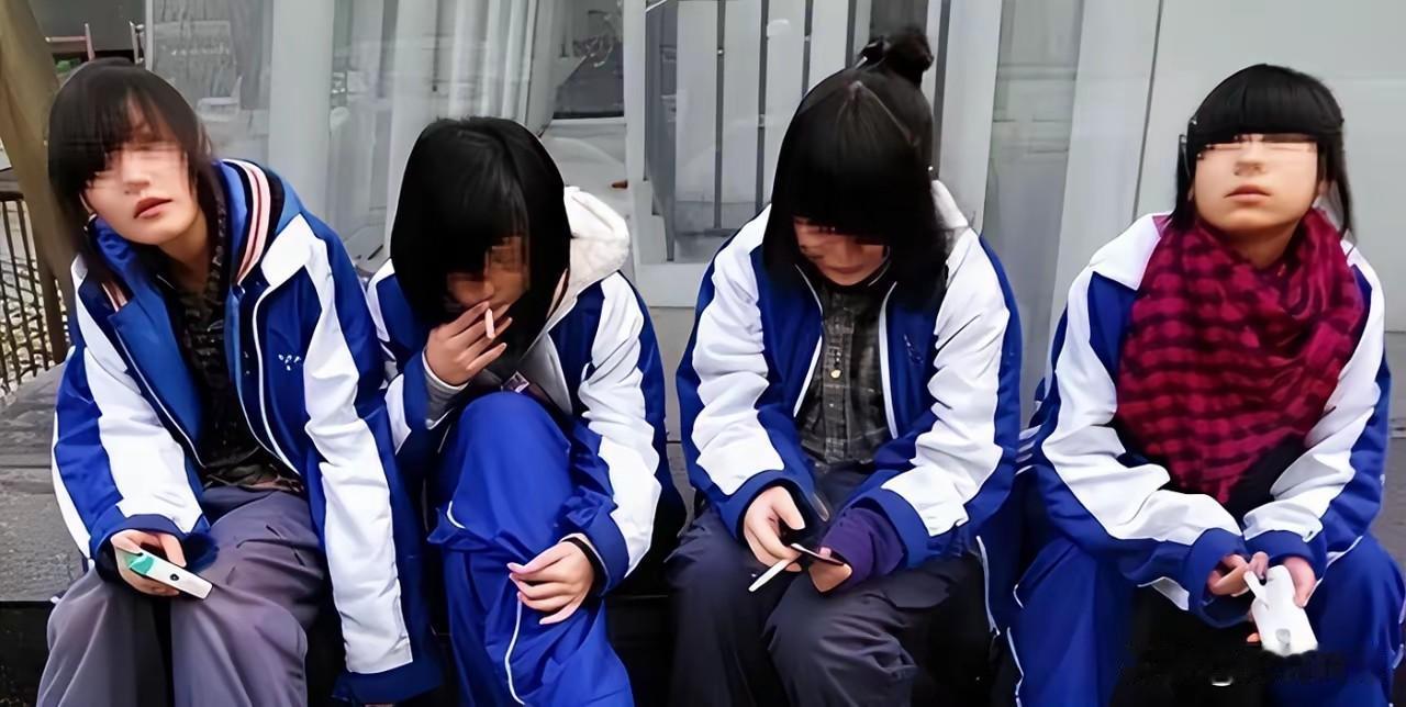 现在的孩子，吸烟的真不少，都是一些未成年人，这里面有女孩，也有男孩，就这样大摇大