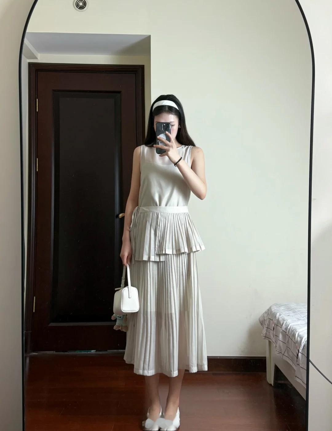 是谁又买到了这么美的裙子！
ootd 我的日常通勤穿搭 今天上班怎么穿 神仙裙子