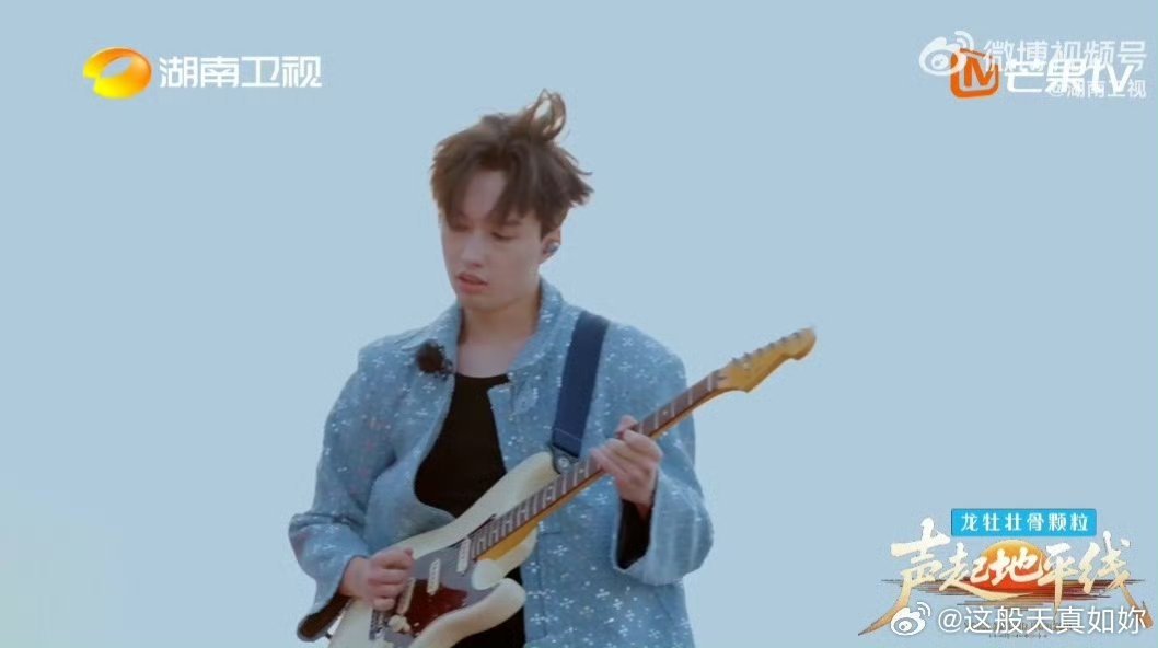 迪玛希带弟弟出道迪玛希带着弟弟曼苏尔登湖南卫视《声起地平线》啦🎵 新歌首唱舞台