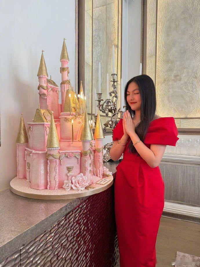 王诗龄没发和爸爸的合照王诗龄生日晒照没有王岳伦合照李湘王岳伦为王诗龄庆生李湘王岳