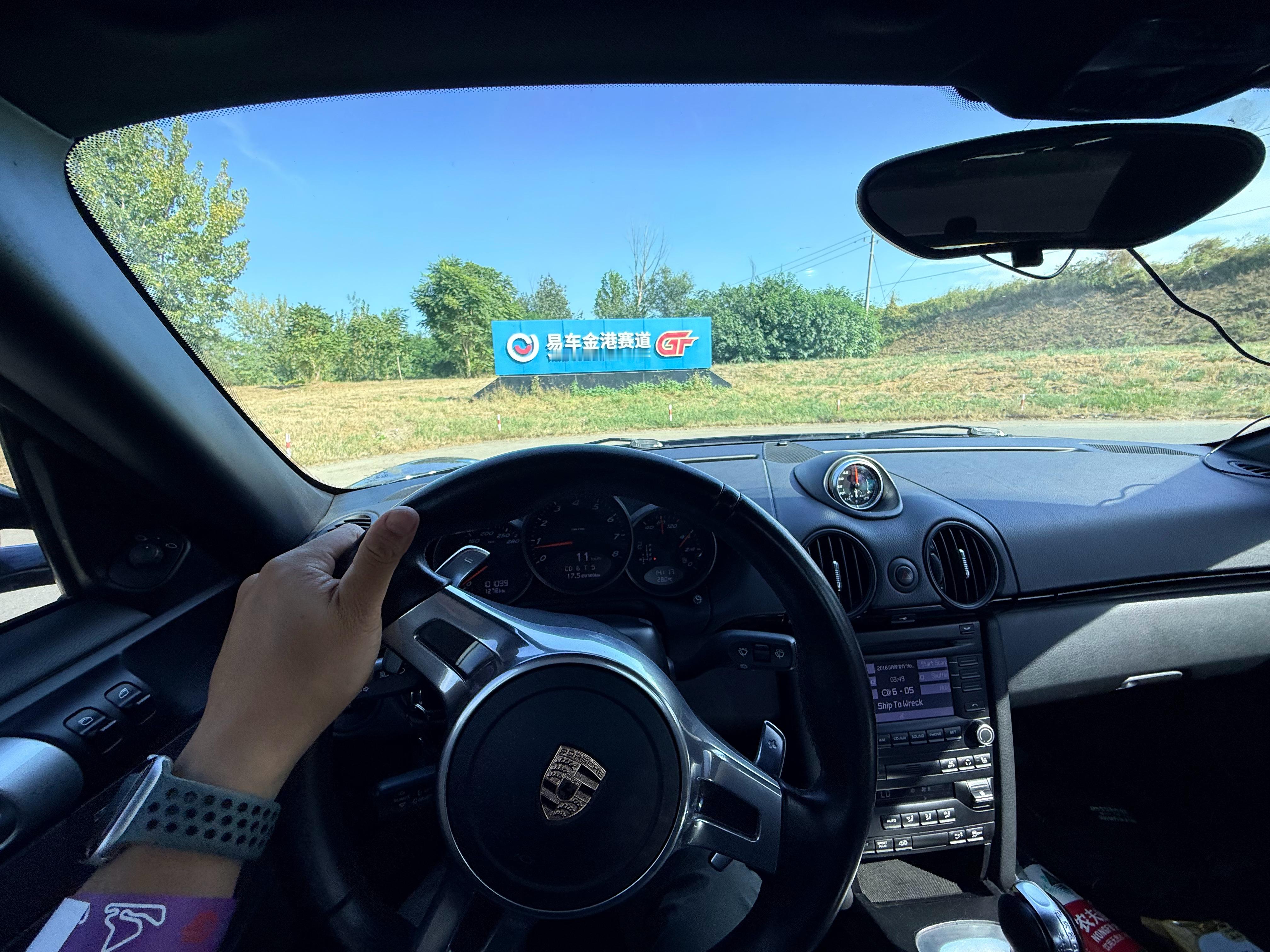 9万块的保时捷能在赛道用力push么[喵喵]  ​​​