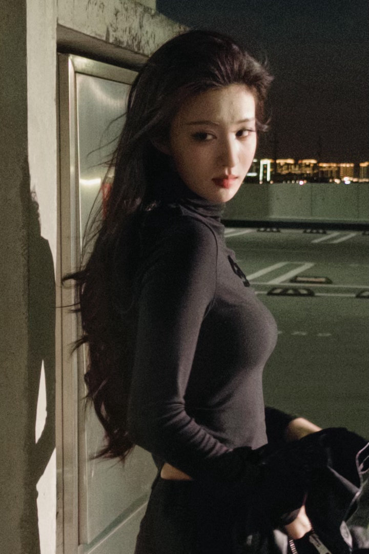 冷脸攻和嘟嘴萌就这样自然地出现在了同一个女孩身上 