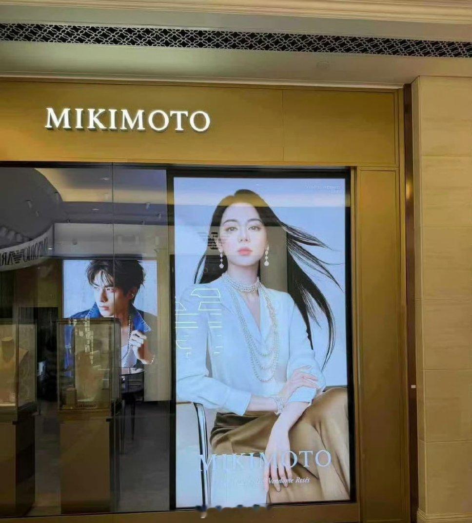 迪丽热巴新地广，🌸硬照确实很强。热巴硬照没有出过错 